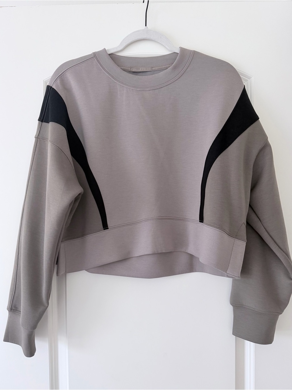 Abercrombie & Fitch YPB Cropped Taupe Sweatshirt with Black Panels - Picture 5 of 10